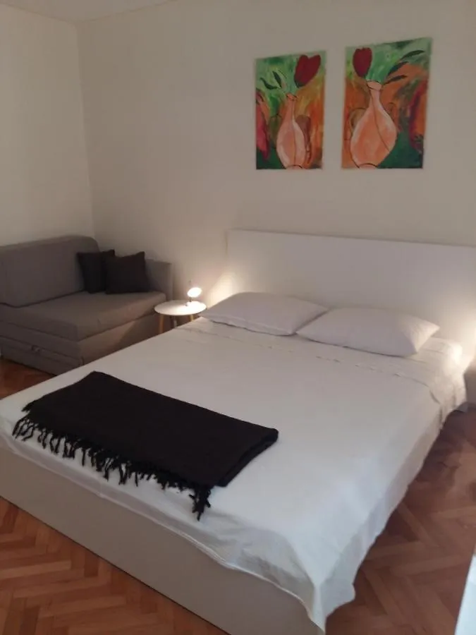 Spacious Room Near Beach W Private Bathroom Trogir Apartment