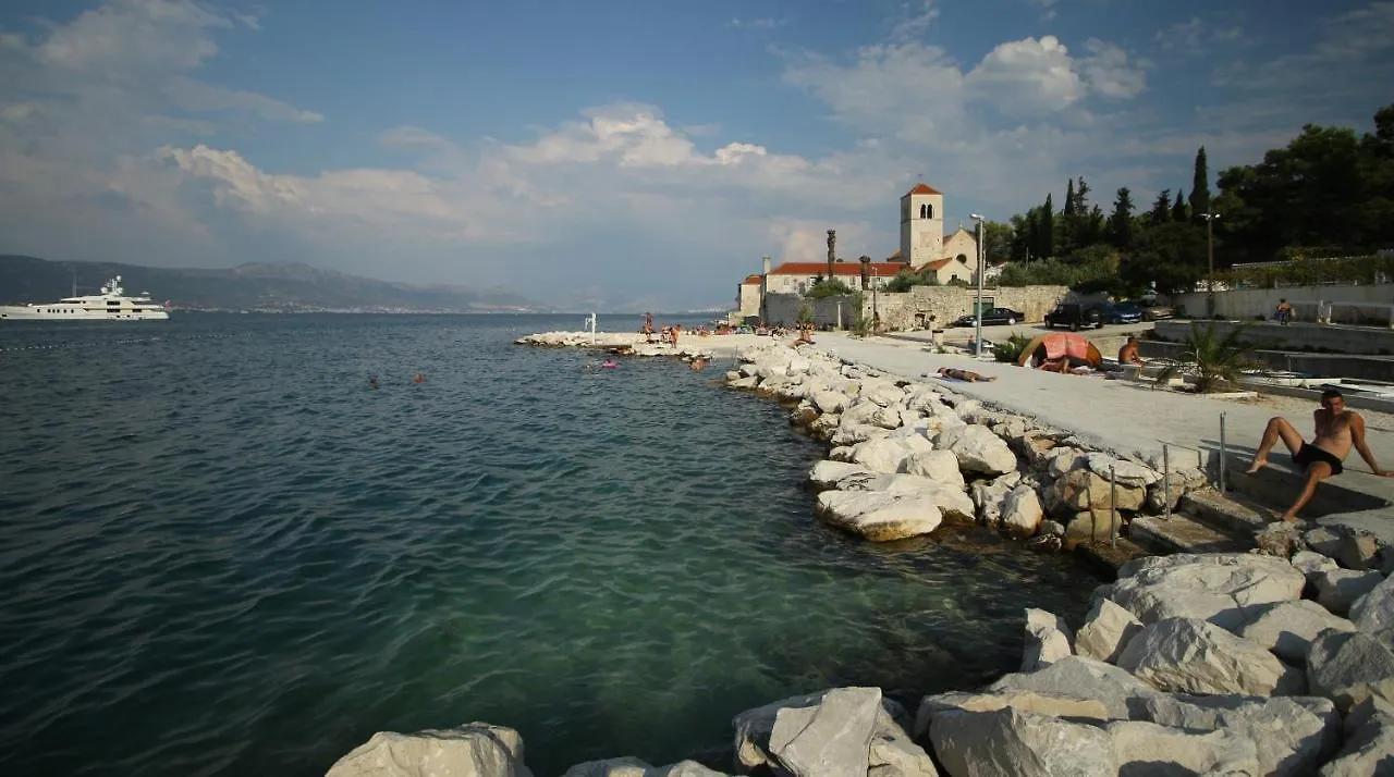 Spacious Room Near Beach W Private Bathroom Trogir 0*,